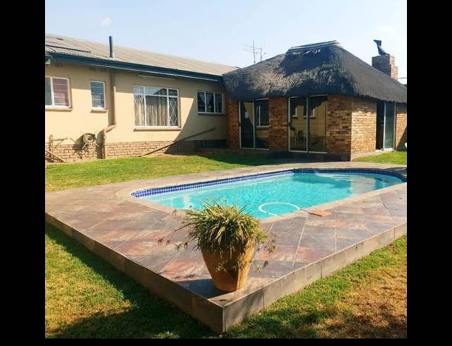 4 BEDROOM HOUSE FOR SALE IN KRUGERSDORP WEST